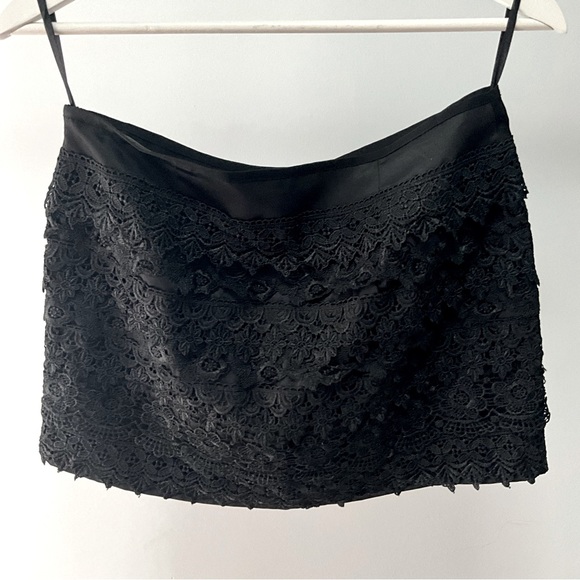 Sans Souci black lace mini skirt - Picture 2 of 5